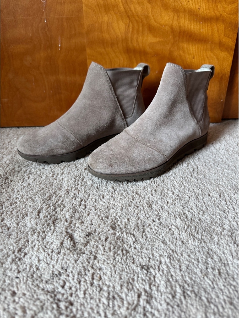 Sorel women’s Harlow Chelsea Boots 8